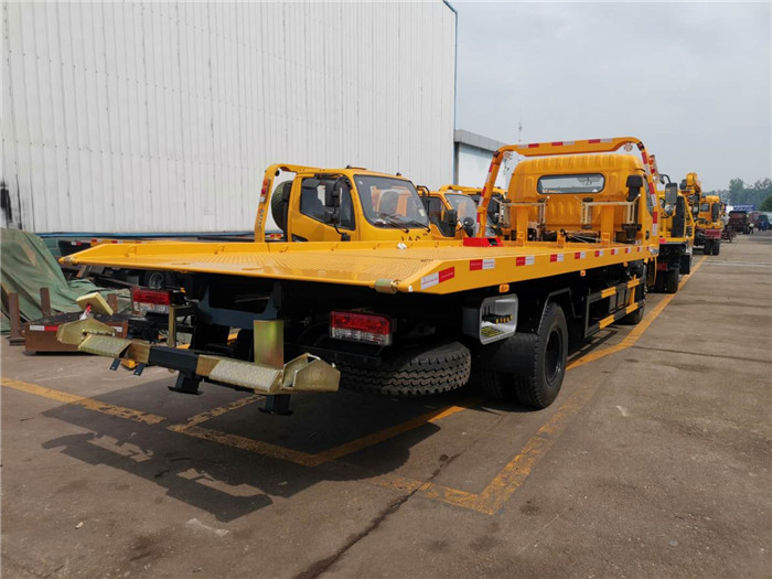 國五黃牌東風(fēng)多利卡D8一拖二清障車