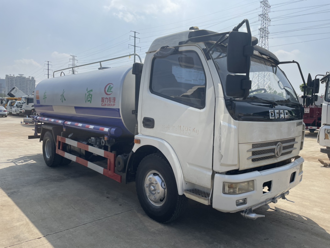  1??車型：10方灑水車 2??年份：2016年11月 3??發動機：朝柴140馬力，國四 4??底盤配置：東風多利卡，3800軸距，六檔變速箱， 5??上裝