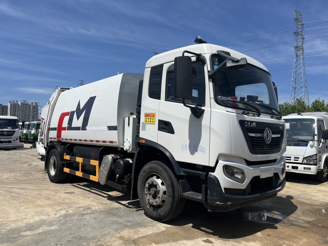 二手福龍馬14方壓縮 2??年份：2021年6月 3??發動機：康機230馬力，國六 4??底盤配置：東風天錦底盤，4500軸距，六檔變速箱，275真空胎 5?